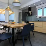 Lumaka Sun: Beachside Retreat With Dual Pools In Villa *