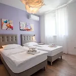 Lumaka Sun: Beachside Retreat With Dual Pools In Villa