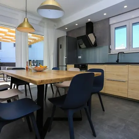 Lumaka Sun - Amazing In With 4 Bedrooms, Wifi, Outdoor Swimming Pool And Heated Swimming Pool Villa *