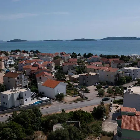 Villa Lumaka Sun - Amazing In With 4 Bedrooms, Wifi, Outdoor Swimming Pool And Heated Swimming Pool