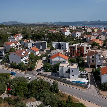 Villa Lumaka Sun - Amazing In With 4 Bedrooms, Wifi, Outdoor Swimming Pool And Heated Swimming Pool