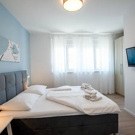 Lumaka Sun - Amazing In With 4 Bedrooms, Wifi, Outdoor Swimming Pool And Heated Swimming Pool Villa Brodarica (Sibenik-Knin)