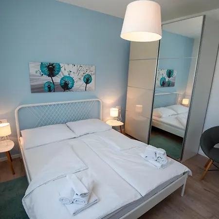 Lumaka Sun - Amazing In With 4 Bedrooms, Wifi, Outdoor Swimming Pool And Heated Swimming Pool Brodarica (Sibenik-Knin)