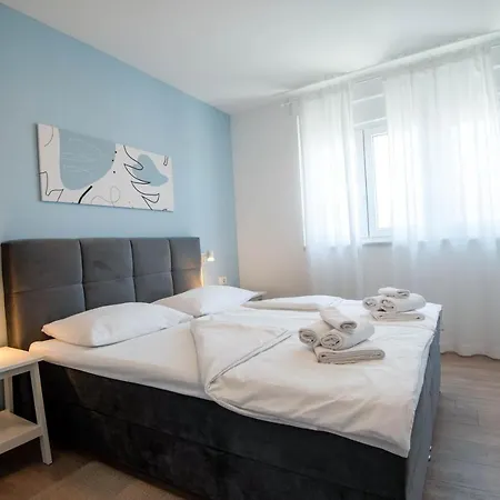 Lumaka Sun - Amazing In With 4 Bedrooms, Wifi, Outdoor Swimming Pool And Heated Swimming Pool Brodarica (Sibenik-Knin)