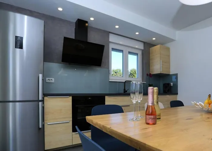 Lumaka Sun - Amazing In With 4 Bedrooms, Wifi, Outdoor Swimming Pool And Heated Swimming Pool