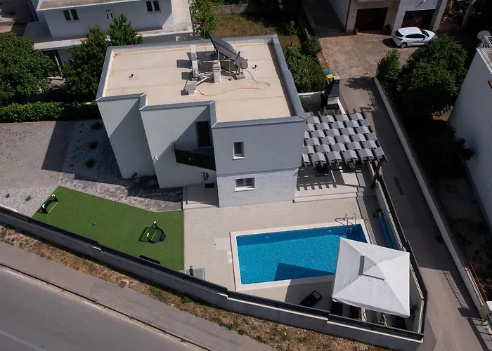 Lumaka Sun - Amazing In With 4 Bedrooms, Wifi, Outdoor Swimming Pool And Heated Swimming Pool Villa