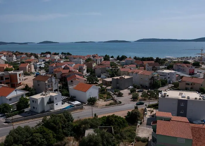 Villa Lumaka Sun - Amazing In With 4 Bedrooms, Wifi, Outdoor Swimming Pool And Heated Swimming Pool