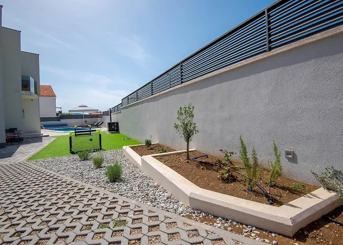 Villa Lumaka Sun - Amazing In With 4 Bedrooms, Wifi, Outdoor Swimming Pool And Heated Swimming Pool