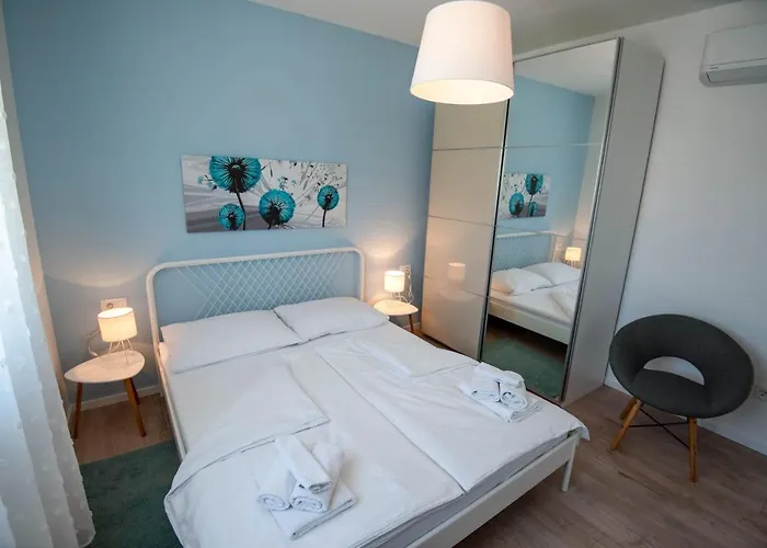 Lumaka Sun - Amazing In With 4 Bedrooms, Wifi, Outdoor Swimming Pool And Heated Swimming Pool Brodarica (Sibenik-Knin)