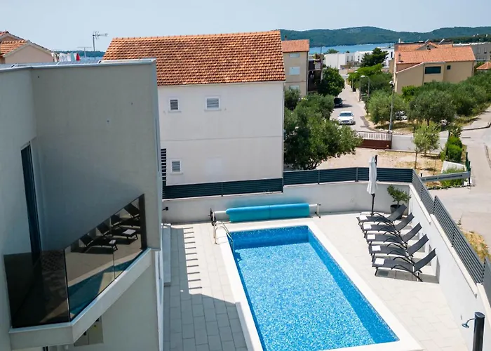 Lumaka Sun - Amazing In With 4 Bedrooms, Wifi, Outdoor Swimming Pool And Heated Swimming Pool Villa